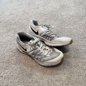 Nike Women’s Air Relentless VL Tennis Shoes